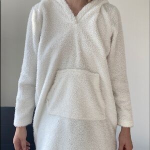 White Fleece Forever 21 Long Sweater Kangaroo Pocket